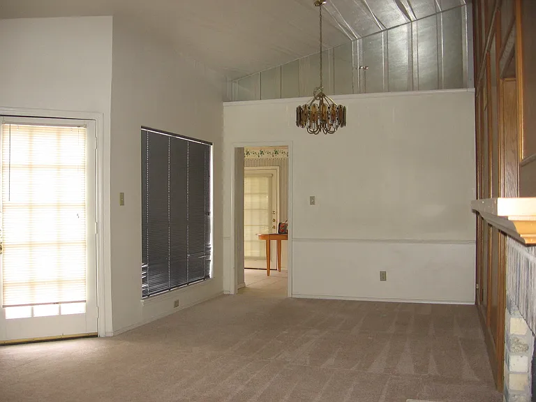 4424 Junction Dr — Photo 2