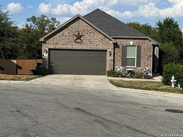 4 bed, 2.0 bath, 2309 sqft, $2,400 — Photo 1