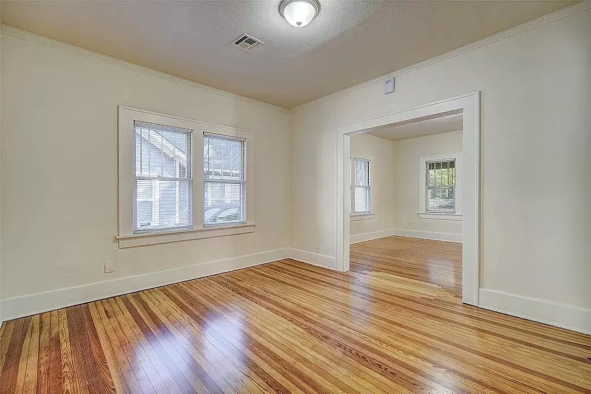 3 bed, 1200 sqft, $2,700 — Photo 4