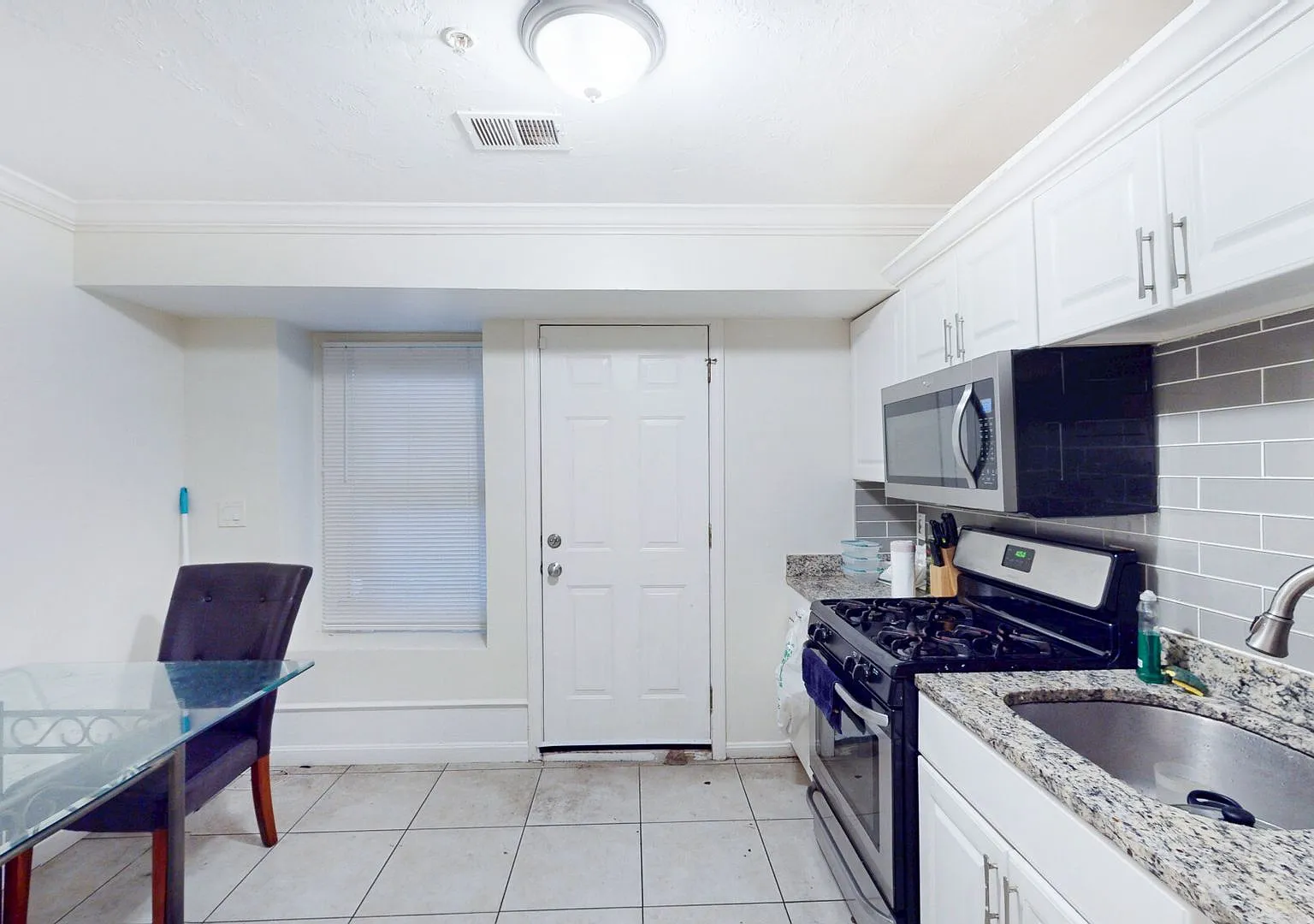 Check out this 3 bed in the South End — Photo 2