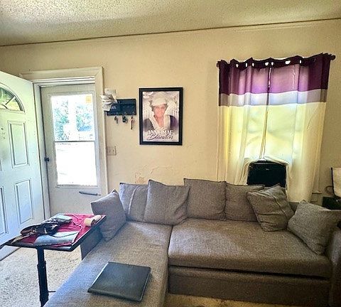 5th image of 151 Kensington Cir