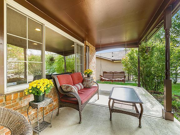 4th image of 5600 Ponderosa Dr