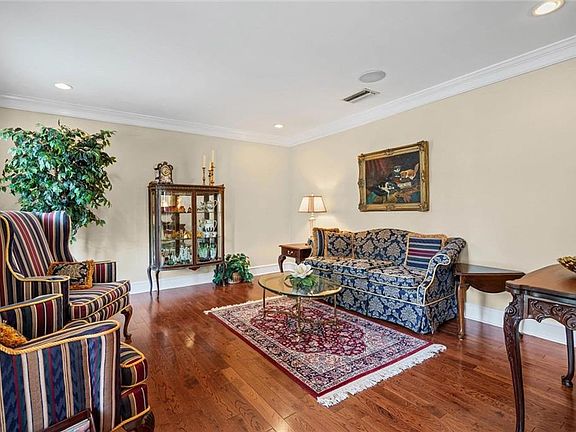 3rd image of 1517 Ridgeland Rd E