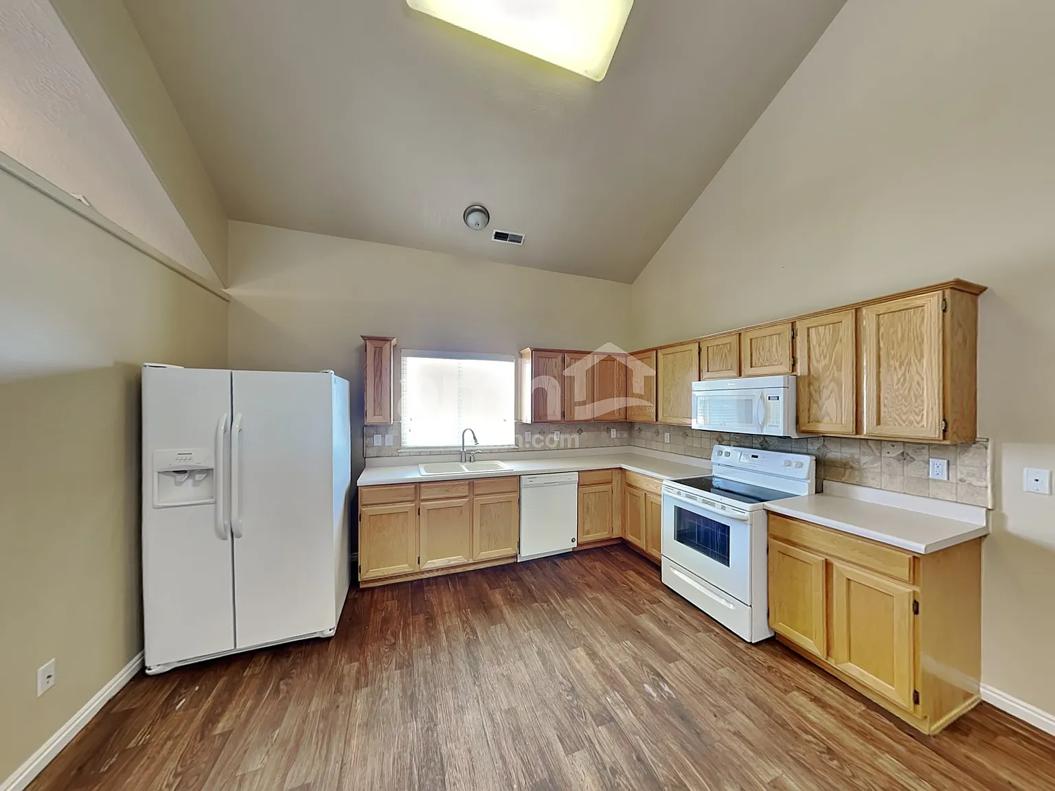4 bed, 3.0 bath, 2016 sqft, $2,385 — Photo 3