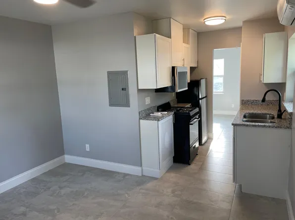 706 E Orange Ave #B, Eustis, FL 32726