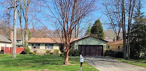 2nd image of 4160 Surrey Ln