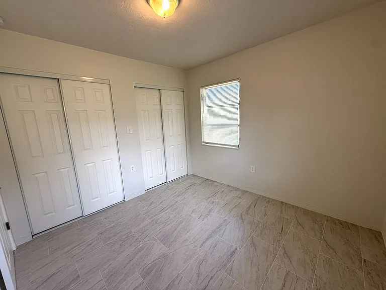 305 W Alma Dr — Photo 3