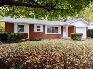 1362 E Bonaire Dr, Springfield, MO 65803