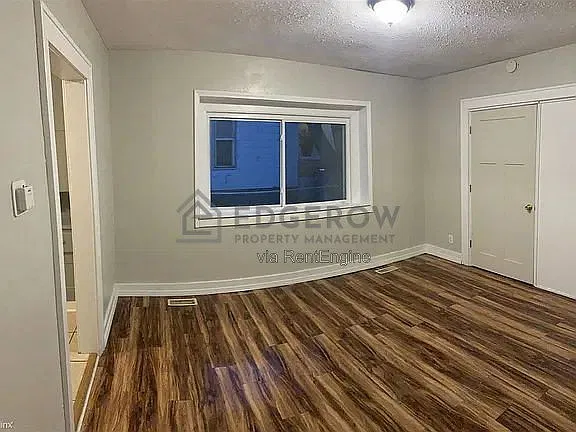 2 bed, 1.0 bath, $1,300 — Photo 4