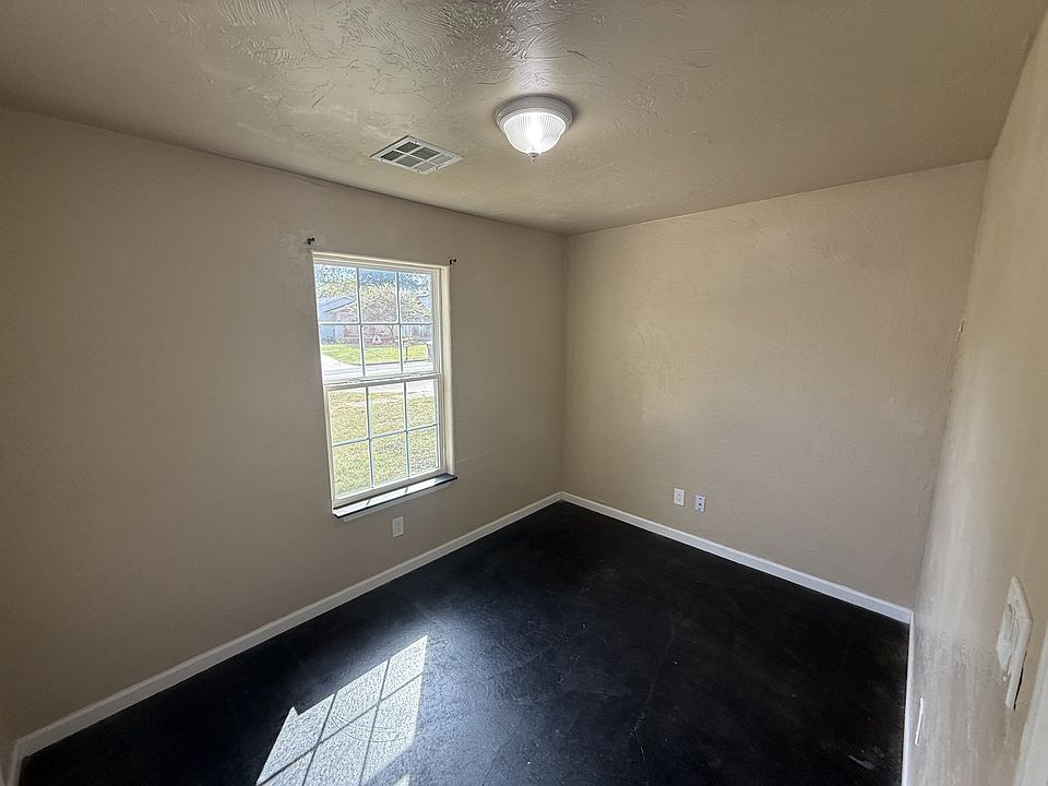 1st image of 408 W 7th St