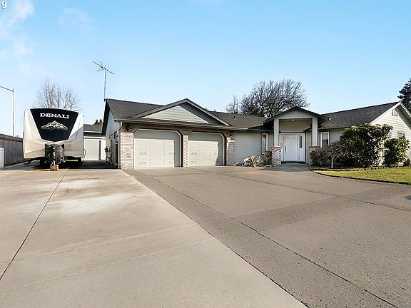 3rd image of 13816 NE 93rd St