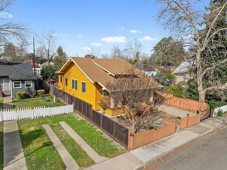 2500 41st St — Photo 5