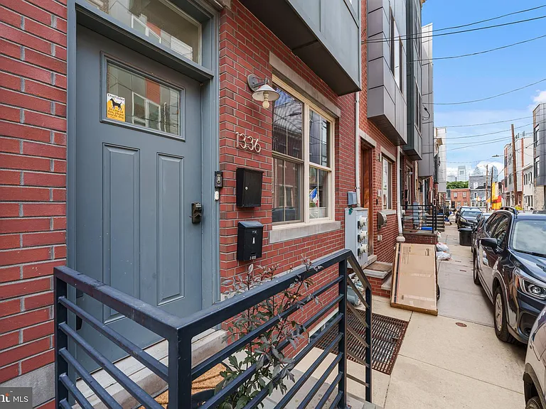 1336 S Bouvier St #B — Photo 25
