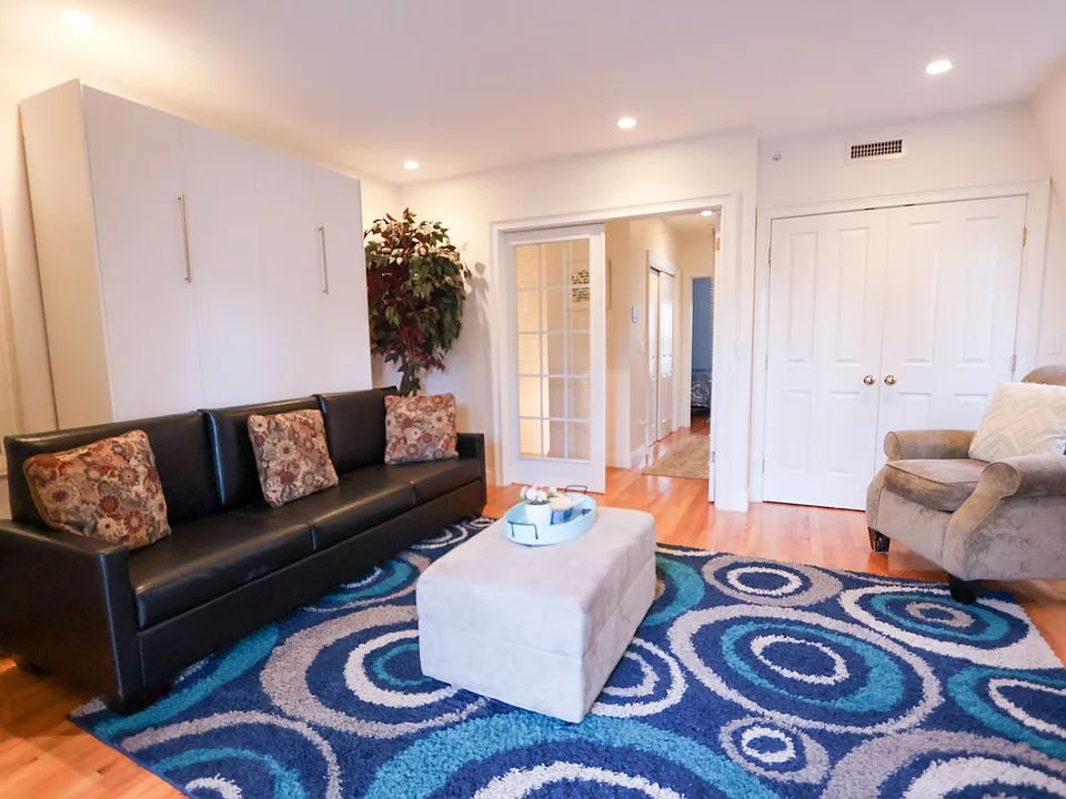 8 Harvard Sq #2