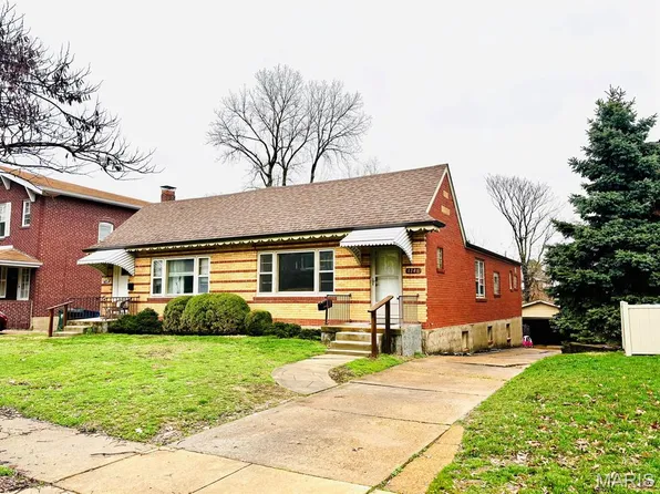 1146 Moorlands Dr, Saint Louis, MO 63117