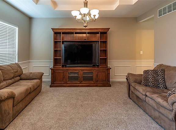 4th image of 6736 Oxford Ln