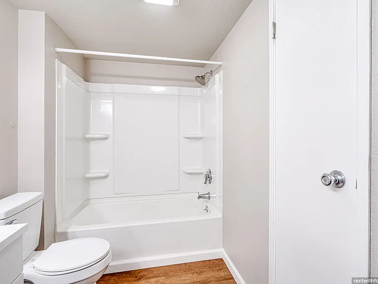 Stonecreek Apartments — Photo 9