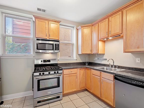 4th image of 4941 N Albany Ave APT G