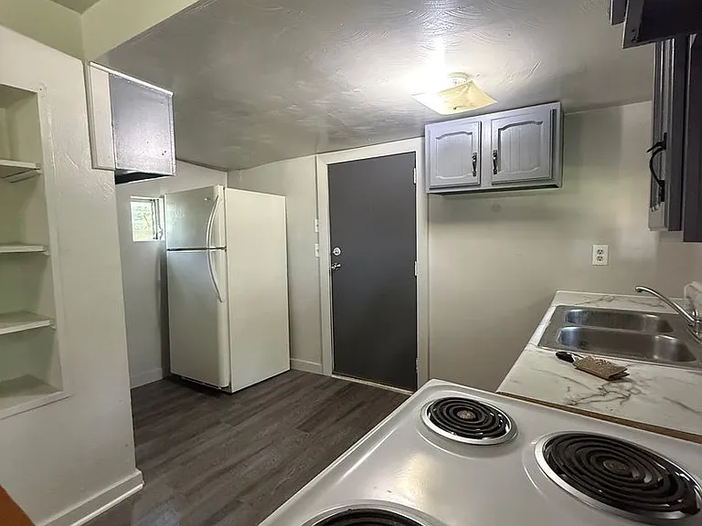 1414 W Washington St — Photo 2