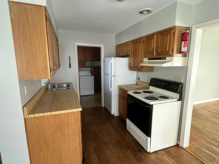 1413 N Woodridge Ave — Photo 3