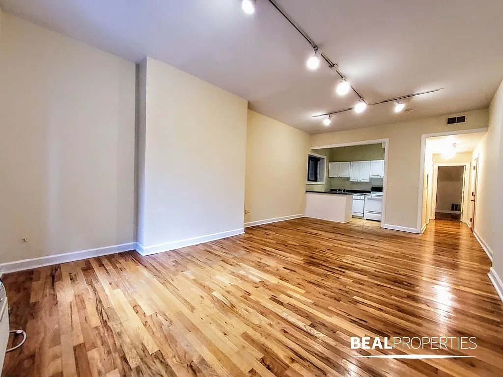 1425 N Dearborn St — Photo 2