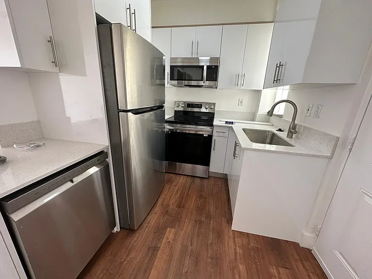 1638 SW 3rd St #202 — Photo 6