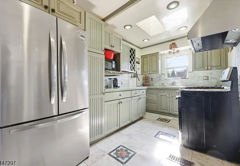 409 Tryon Ave — Photo 12