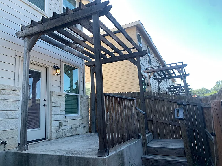 320 Untermaier St — Photo 19
