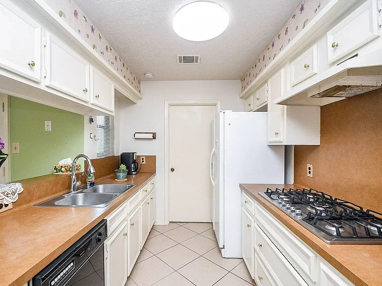 4902 Rainwater Dr — Photo 15