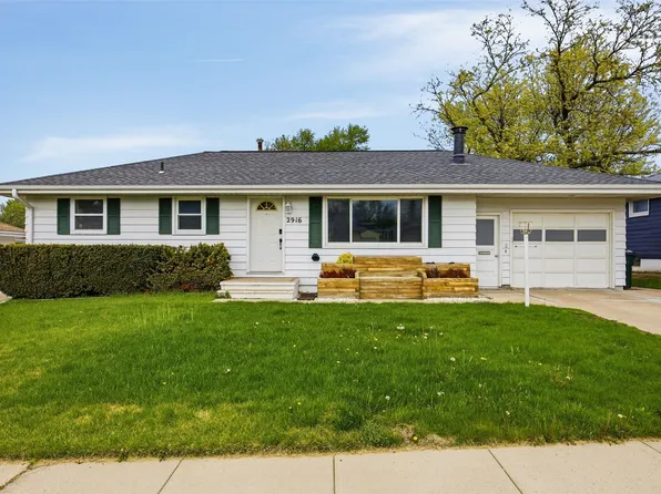 2916 Schultz Dr NW, Cedar Rapids, IA 52405