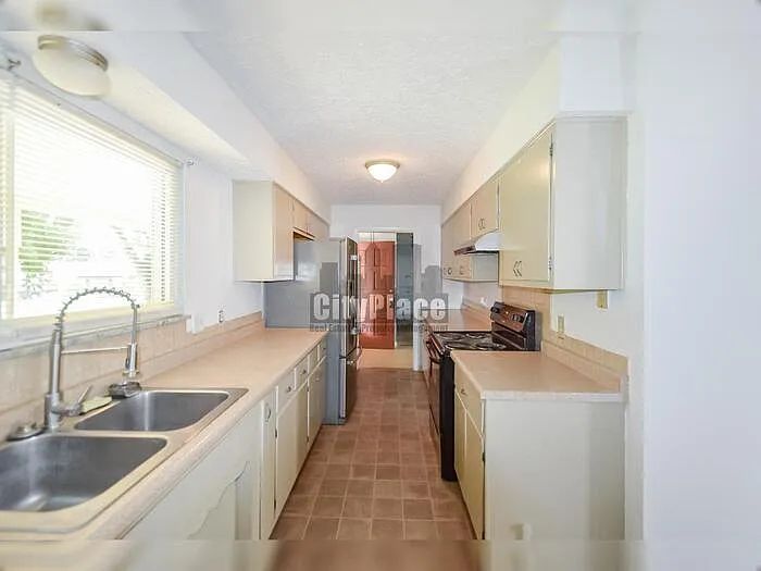 636 Oak Dr — Photo 13