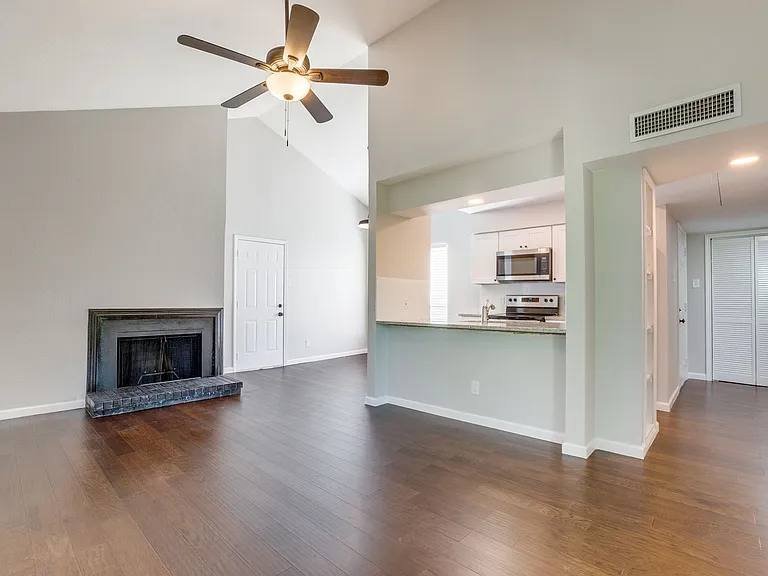 Creekside Condominumums — Photo 19