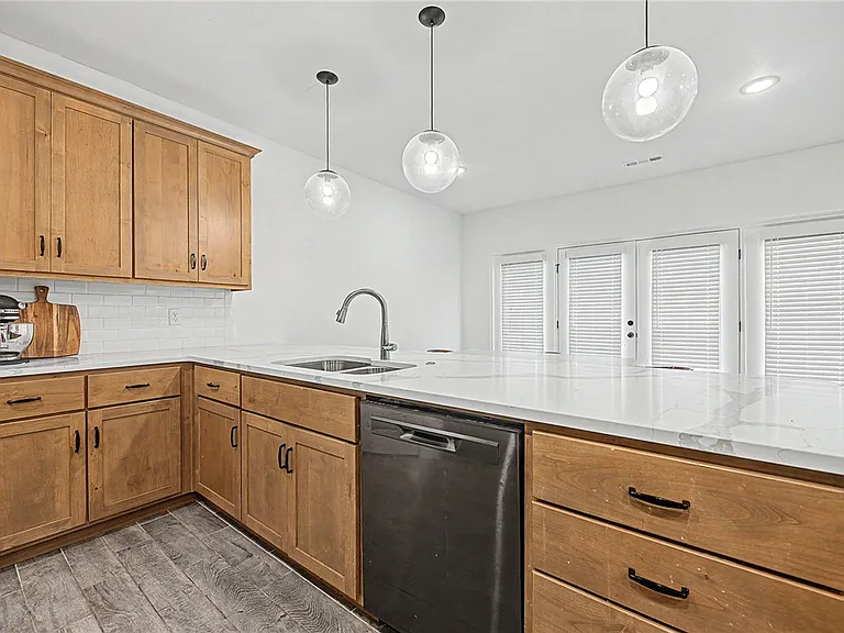 2070 Wildflower Dr — Photo 4