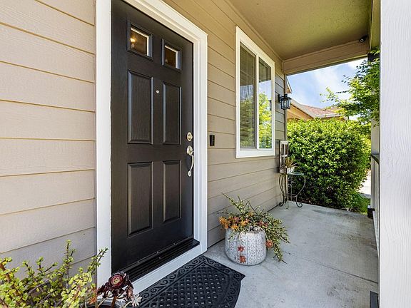 4th image of 1545 Gamay Street