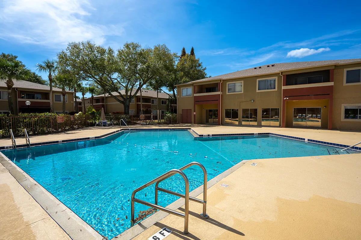 Building Photo - 644 Kenwick Cir #203