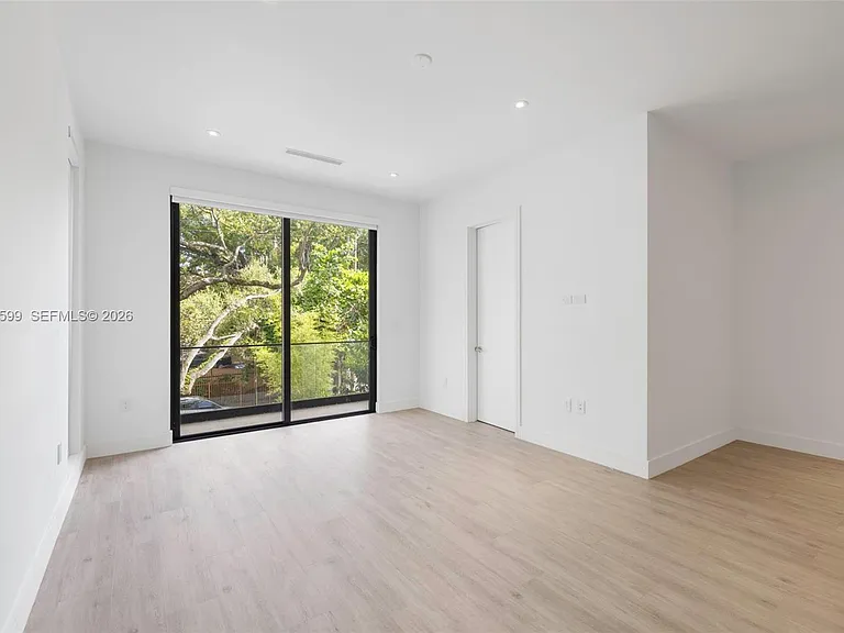 2992 Coconut Ave — Photo 11