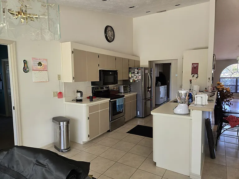 341 E Eureka Ct — Photo 10