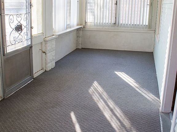 2nd image of 707 E Bremer Ave