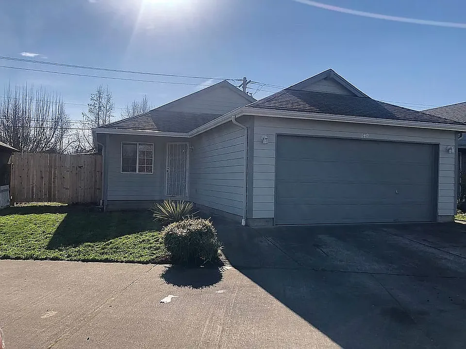 140 Lyon Pl SE