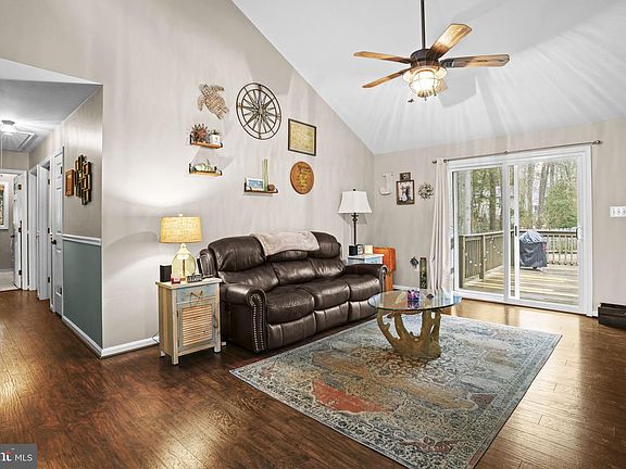 5th image of 454 Buckler Dr