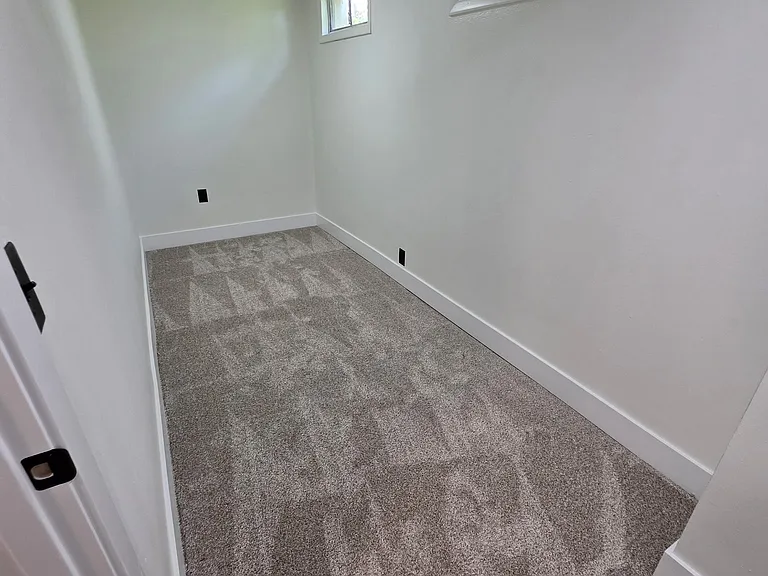 2904 E 40th St — Photo 11
