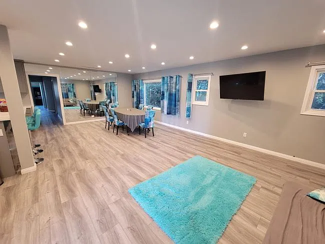 1415 Stearns Dr — Photo 2