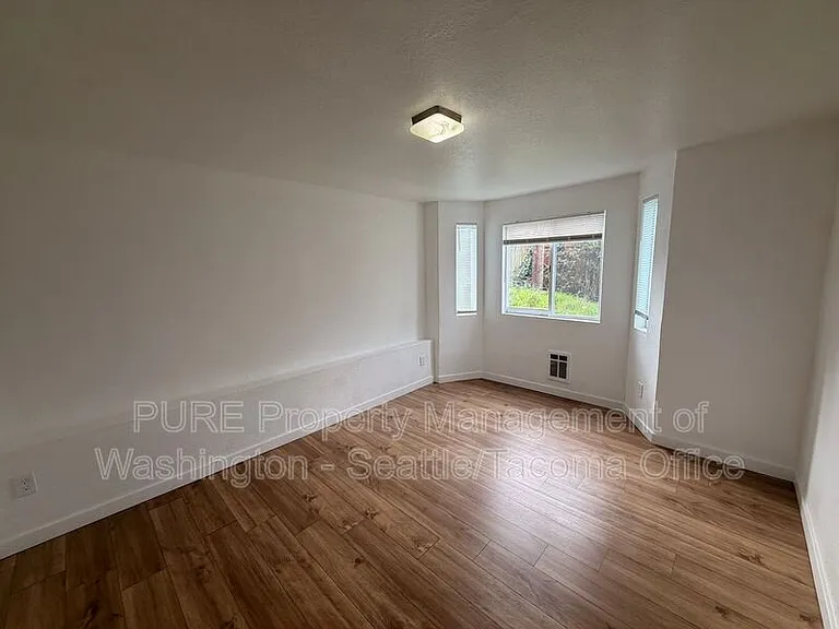 1706 E 56th St #2 — Photo 9