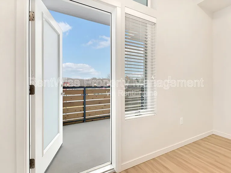 Parkway Apartments — Photo 35
