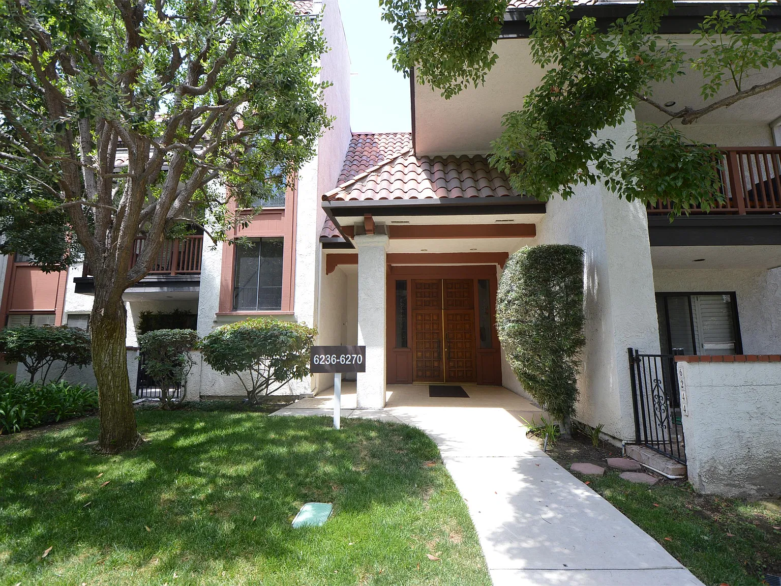 Riviera Circle - 6254 - 1 — Photo 2