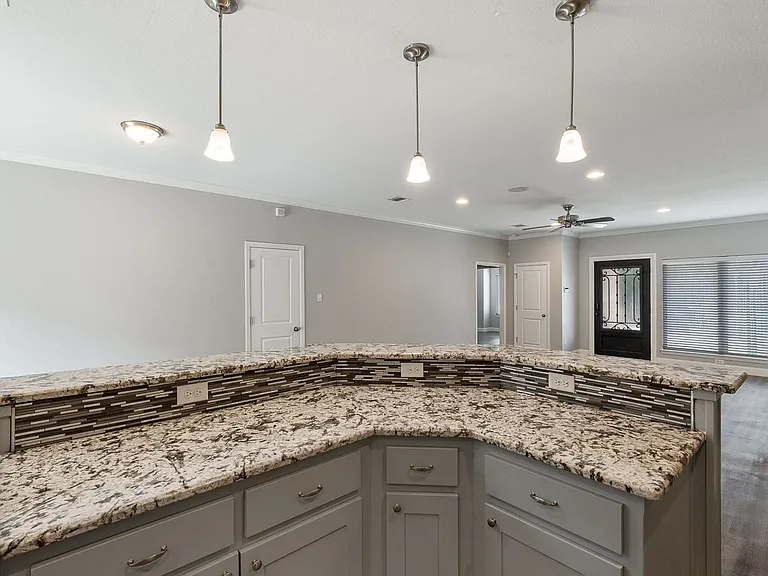 2840 Forest Park Blvd — Photo 6