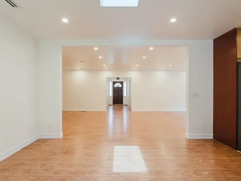 336 W Lexington Dr — Photo 14