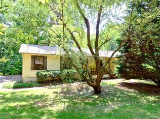 166 E Lake Dr, Roswell, GA 30075