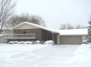 105 Parkview Dr, Bloomington, IL