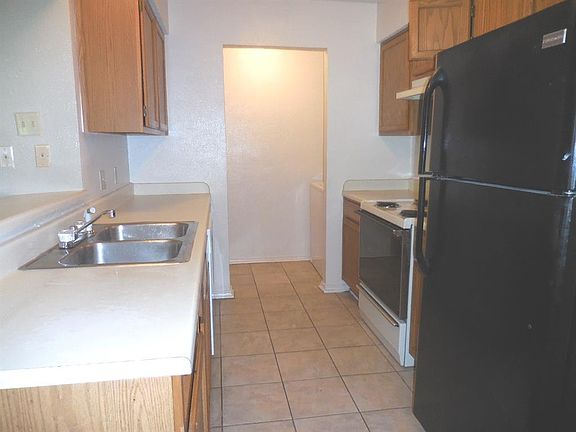 4th image of 8590 Holly St